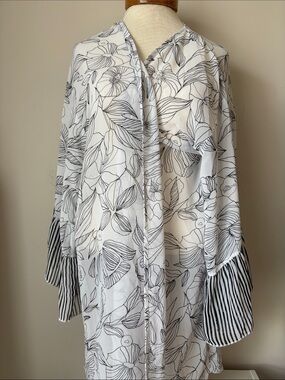 Floral Print Button-Front Women's Top in White and Black one size fits most